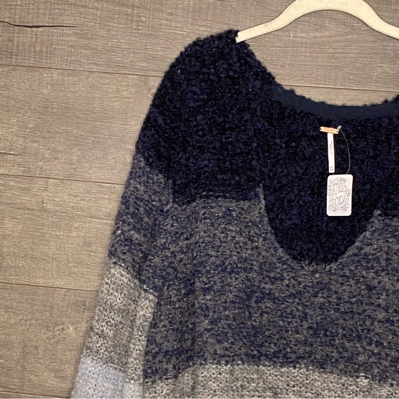 Free People NWT Alpaca Sweater Size Med/Large Oversized - Picture 4 of 9